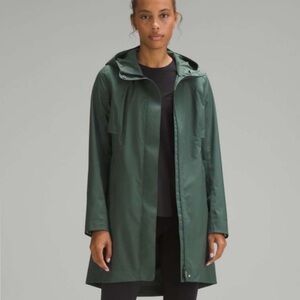 NWOT Lululemon Rain Rebel Jacket DARK FOREST 10